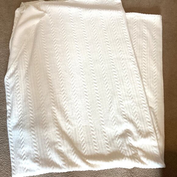 White Fleece Soft Fabric One Big Piece of Material 2 Meters Sewing Quilting - Picture 3 of 5